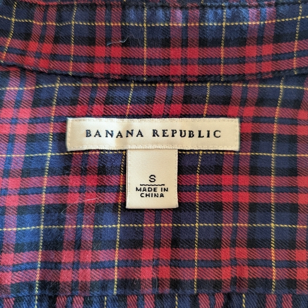 Banana Republic Women's Red Plaid Long Sleeve Shirt. Size S - Picture 3 of 3